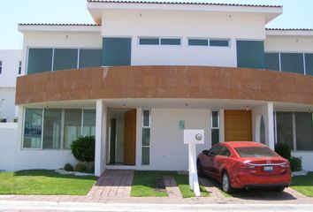 Casa en condominio en  Residencial Bahamas, Camino Real A Huimilpan, Bahamas, Los Olvera, Querétaro, México