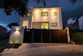 Casa en fraccionamiento en  Calle Potrero Del Cerro 213-217, Bosques Del Refugio, León, Guanajuato, 37123, Mex