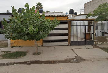 Casa en  Calle Estroncio, Villas Universidad, Torreón, Coahuila De Zaragoza, México