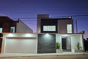 Casa en fraccionamiento en  Avenida Rosa Campos De Bucardo, Fraccionamiento Rosamar, Playas De Rosarito, Baja California, 22705, Mex