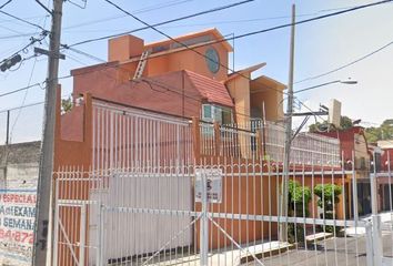 Casa en  Ejido De Los Reyes 176, Ex-ejido De San Francisco Culhuacan, 04420 Ciudad De México, Cdmx, México
