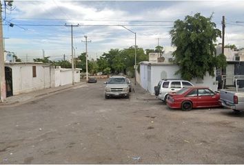 Casa en  Licenciado Cándido Avilés, Infonavit Barrancos, Barrancos, Culiacán, Sinaloa, México