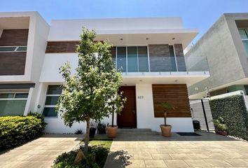 Casa en fraccionamiento en  La Rioja, Los Gavilanes, Jalisco, México