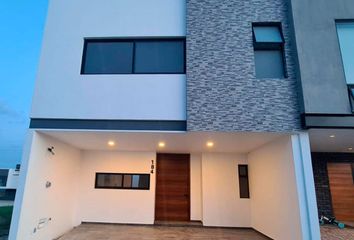 Casa en fraccionamiento en  Boulevard Valle Imperial, Valle Imperial, Zapopan, Jalisco, 45134, Mex