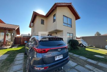 Casa en  Avenida El Parronal 102, Machalí, Chile