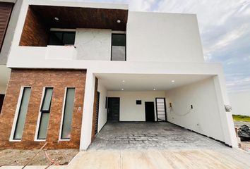 Casa en fraccionamiento en  Fraccionamiento Lomas De La Rioja, Veracruz, México