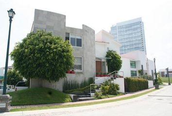 Casa en fraccionamiento en  La Vista Country Club, Vía Atlixcáyotl, Sta María Tonanzintla, San Andrés Cholula, Puebla, México