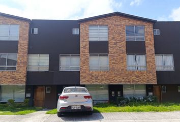 Casa en  Altos De La Moya 3, Quito, Pichincha, Ecuador