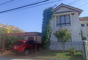 Casa en  Punta Blanca 8288, Peñalolén, Chile