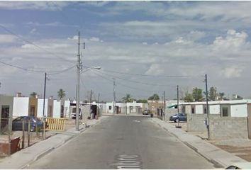 Casa en  Avenida Mimbre, Mexicali, Baja California, México