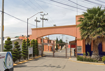 Casa en  Calle Golondrinas, Jardines De Tultitlán, Fuentes Del Valle, Tultitlán, México, 54910, Mex