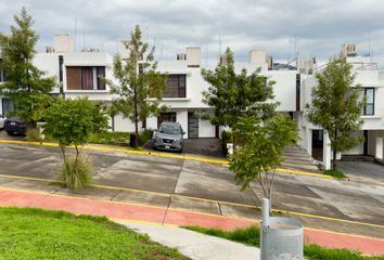 Casa en fraccionamiento en  Calle Casimiro Gómez, Praderas Paraíso, Morelia, Michoacán De Ocampo, 58095, Mex