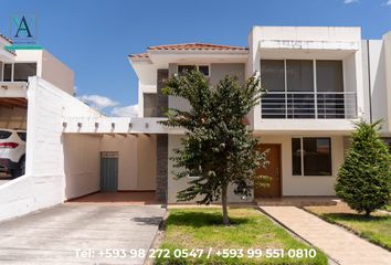 Casa en  8qqr+4m3, Av. Luis Leoro Franco, Atuntaqui, Ecuador