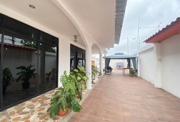 Casa en  Avenida 30 17b, Manta, Ecuador