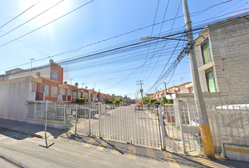 Casa en fraccionamiento en  C. 11a. Cda. Bosque De Los Cedros 18-218, Los Heroes Tecamac, 55764 Ciudad De México, Méx., México