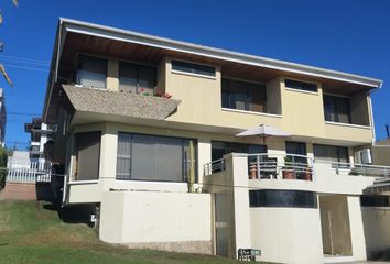 Casa en  Mastodontes, Carcelén, Quito