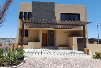 Casa en condominio en  Altozano Querétaro, Anillo Vial Fray Junípero Serra, Santiago De Querétaro, Querétaro, México