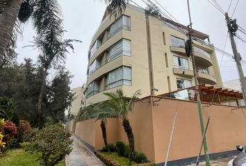 Departamento en  Av. Del Pinar 578, Lima, Perú