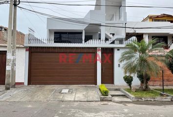 Casa en  Calle Chipre 162, Lima, Perú