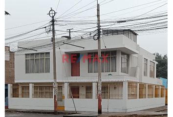 Casa en  Jirón Dafnes 489, San Juan De Lurigancho, Perú