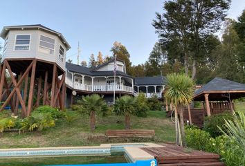 Casa en  Los Calabozos, Pucón, Chile