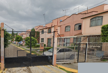 Casa en fraccionamiento en  Cerrada De Becadas, Paseo De Las Aves, Unidad San Buenaventura, San Buenaventura, Estado De México, México