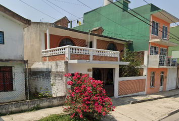 Casa en  Calle Fray Juan De Zumárraga, Sostenes M. Blanco, Xalapa-enríquez, Veracruz, México