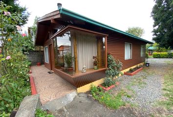 Casa en  Avenida Perú, Pucon, Pucón, Chile