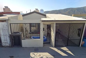 Casa en  Calle Atlas, Ensenada, Baja California, México