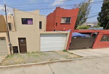 Casa en  Calle Constituyentes De 1917, Piedras Negras, Ensenada, Baja California, México