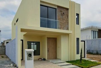 Casa en  Urbanizacion La Joya, Avenida León Febres Cordero Ribadeneyra, Ecuador