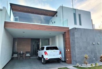 Casa en  Alberia, Avenida Licenciado Adolfo Ruiz Cortinez, Residencial Alberia, Aguascalientes, México