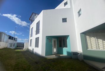 Casa en  Paseos Del Pichincha, Luis Espinoza Tamayo, Quito, Ecuador