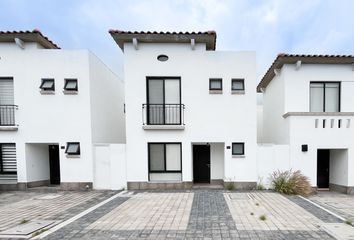 Casa en condominio en  Parque Deportivo El Condado, Corregidora, Querétaro, México