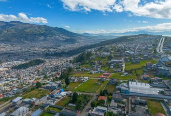 Terreno Comercial en  Pf8h+8h7, Quito 170139, Ecuador