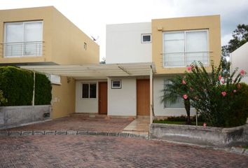 Casa en  Avenida Intervalles, Quito, Ecuador