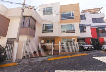 Casa en  Conjunto Brasilia 2, De Los Jazmines 6, Quito 170138, Ecuador