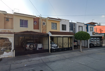 Casa en fraccionamiento en  Maria Mares, Parques Del Nilo 2a. Sección, Guadalajara, Jalisco, México