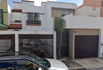 Casa en fraccionamiento en  Calle Cataluña 1, Cancún, Benito Juárez, Quintana Roo, 77507, Mex