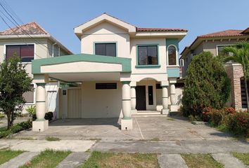 Casa en  Avenida Principal Urbanización Santa María De Casa Grande, Guayaquil, Ecuador