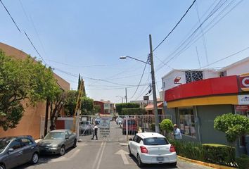 Casa en  Calle Viveros De Tecoyotitla 5, Mz 010, Habitacional Viveros De La Loma, Tlalnepantla De Baz, Estado De México, México