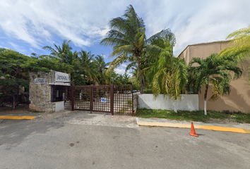 Casa en fraccionamiento en  Calle El Cantil California Playa Del Sol, Playa Del Carmen, Quintana Roo, México