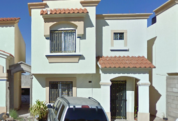 Casa en fraccionamiento en  Cerrada Saint Denis, Guaymas, Sonora, México