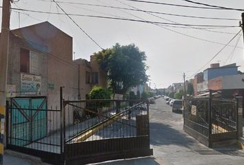 Casa en  Segunda Calle De Fresnos, Avenida De Los Ahuehuetes Mz 2 Lt 27, Habitacional Jardines De Santa Cecilia, Tlalnepantla De Baz, Estado De México, México