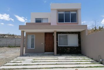 Casa en fraccionamiento en  Calle Sendero De Los Pirineos, Tlajomulco De Zúñiga, Jalisco, 45646, Mex