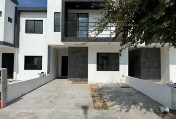 Casa en fraccionamiento en  Fraccionamiento Villas De La Aurora Irapuato, Progresiva El Jaral, Irapuato, Guanajuato, México