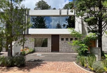 Casa en fraccionamiento en  Retorno Paseo De Las Alondras, Avenida Montaña Monarca, Jesús Del Monte, Michoacán, México