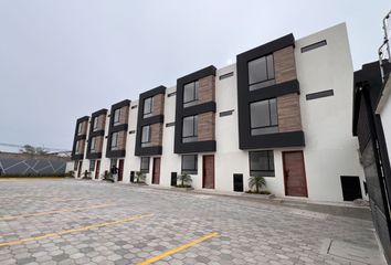 Casa en  De Los Loros & De Las Cigueñas, Quito, Ecuador