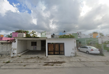 Casa en  M. De Las Capuchinas, Misión Del Carmen, Playa Del Carmen, Quintana Roo, México