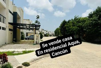 Casa en fraccionamiento en  Aqua Residencial, Avenida Huayacán, Cancún, Quintana Roo, México